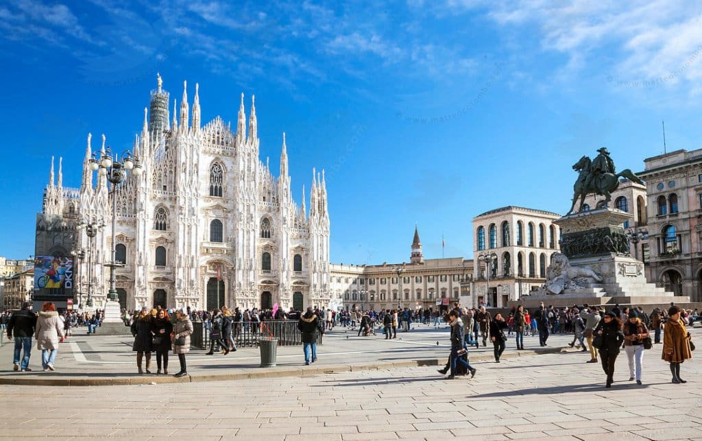 Plaza del Duomo y Catedral del Duomo en Milán